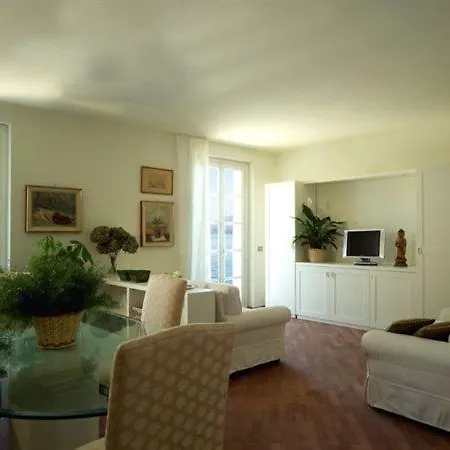Appartamento Sleeps 5 Pool Meina